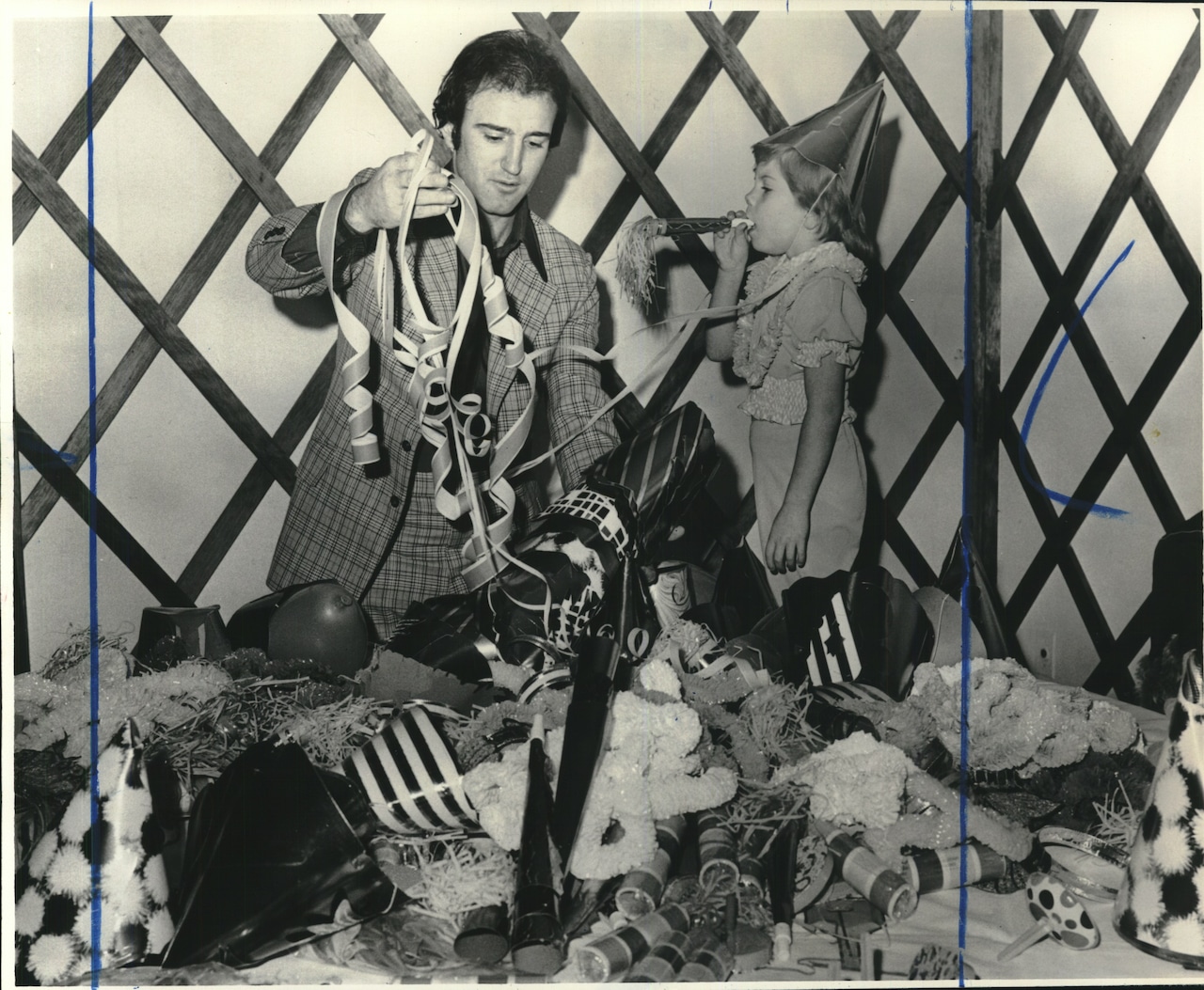 1974 Press Photo Arthur Keriopoulos & Young Patti Neuschaefer Amid Party Hats