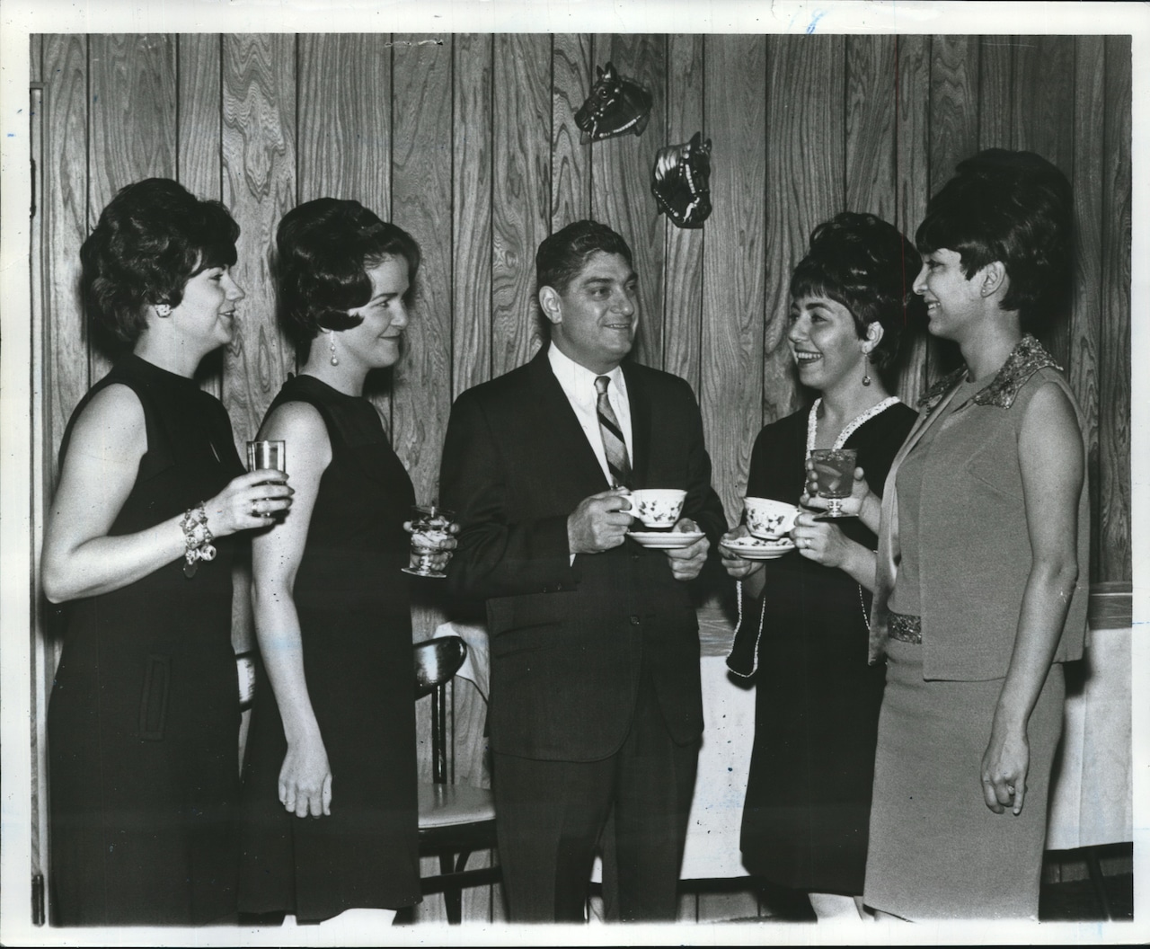 1967 Press Photo Justice Mark Costantino Joins S.I. Legal Secretaries' Assoc.