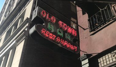 NYC Old Town Bar Is a Legacy New York Bar With Good Food