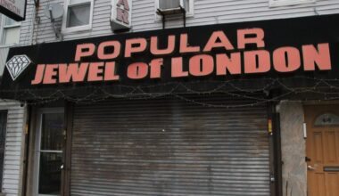 Masked Robbers Snatch 1.5M in Jewels From Indian Square Store