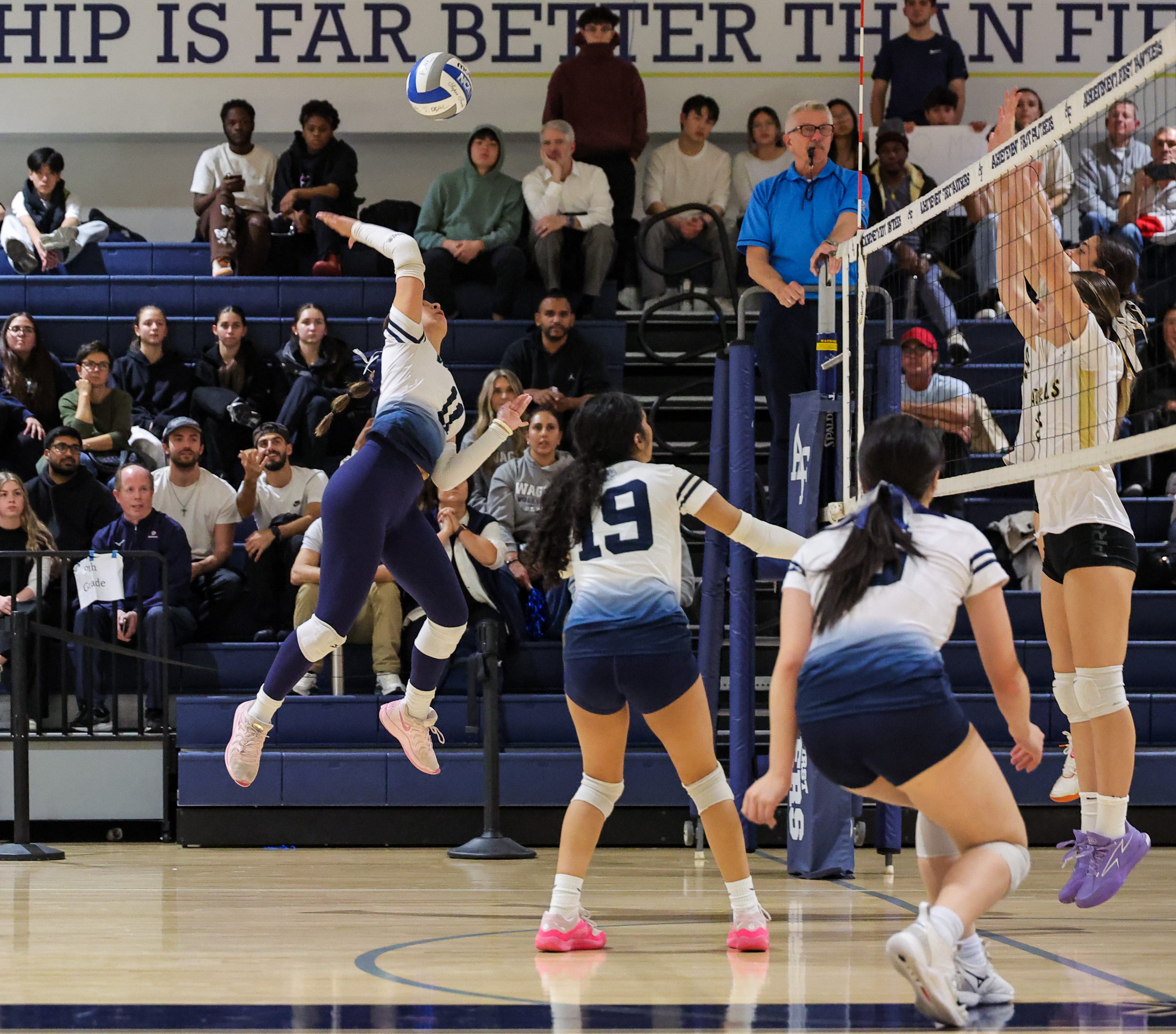 Staten Island HS girls’ volleyball: Susan Wagner beats MSIT to earn spot in PSAL city final, at Achievement First HS, in Brooklyn, on Wed. Nov. 19, 2025. (Kara Buzga for the Advance.SILive.com)