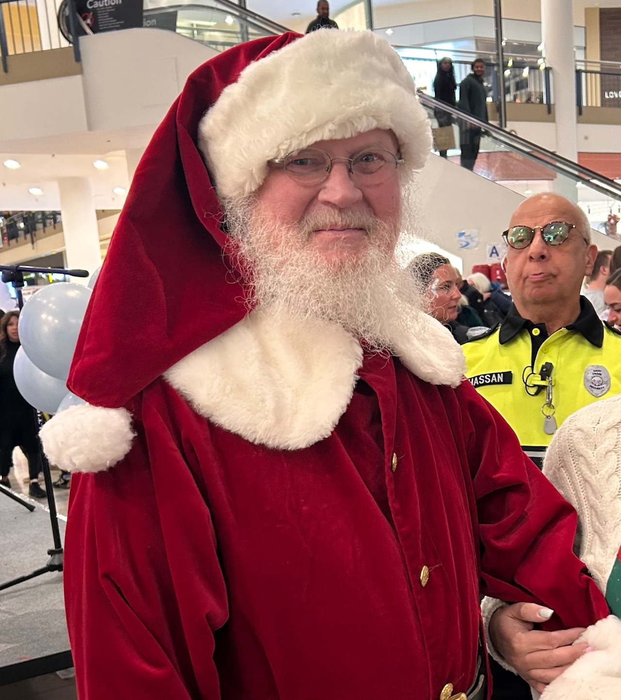 Santa Claus arrives in grand fashion at Staten Island Mall