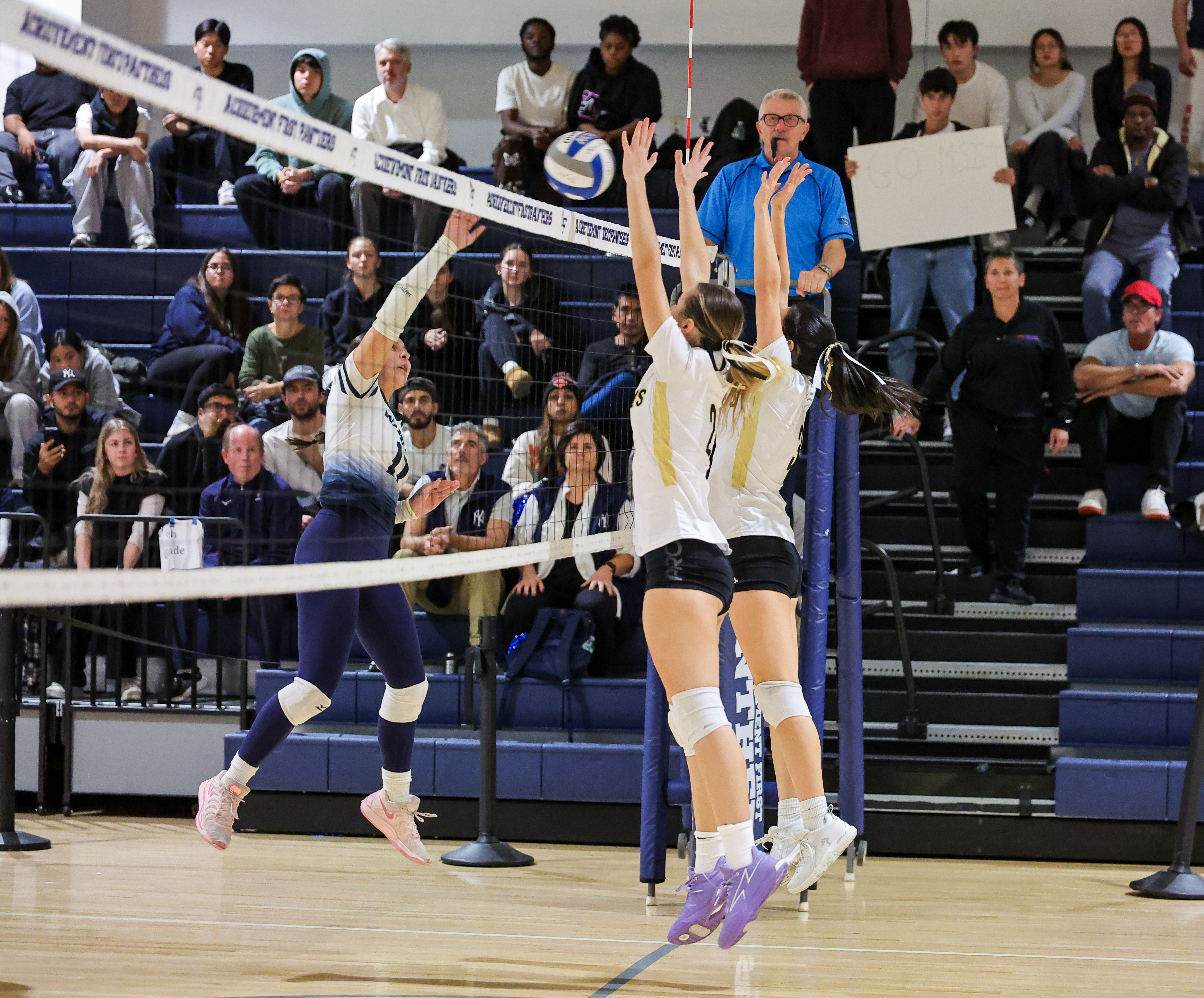 Staten Island HS girls’ volleyball: Susan Wagner beats MSIT to earn spot in PSAL city final, at Achievement First HS, in Brooklyn, on Wed. Nov. 19, 2025. (Kara Buzga for the Advance.SILive.com)