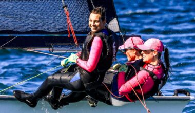Queens of Buckingham skiff team