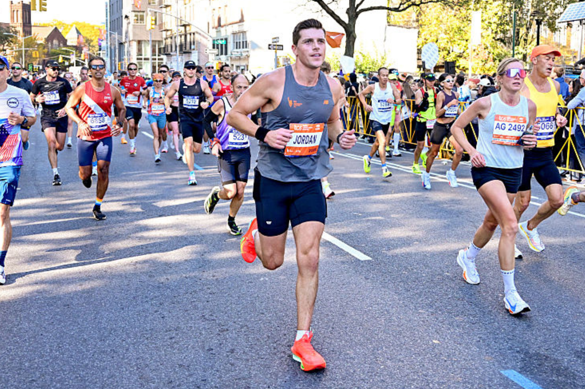 Broadway star Jordan Litz runs the 2025 New York City Marathon