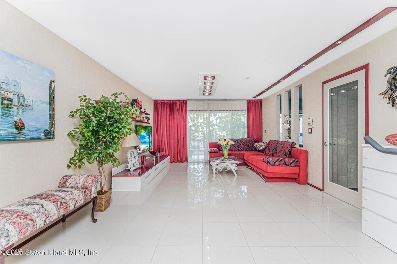 75 Longview Road