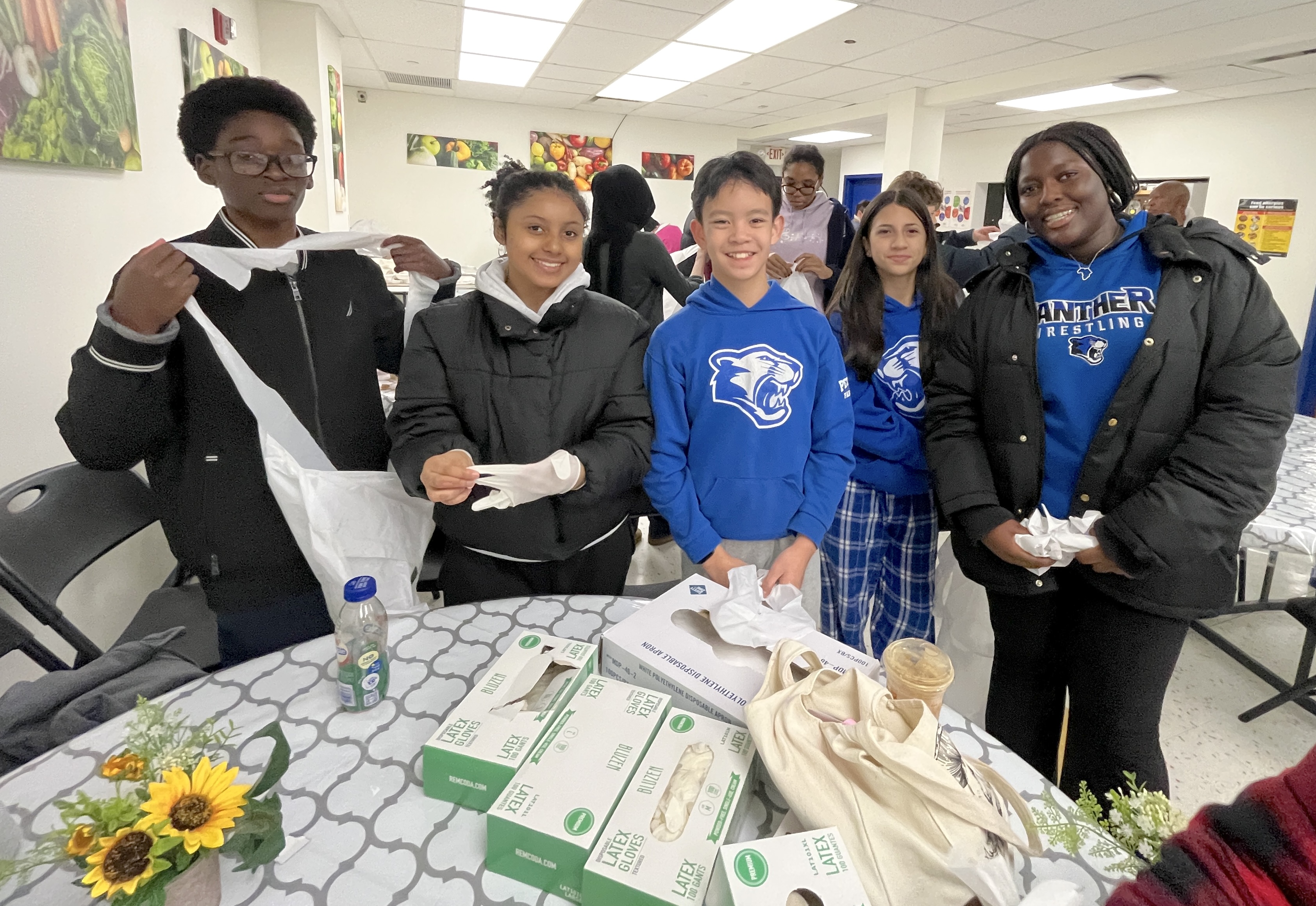 Petrides students volunteer their time ahead of the annual Project Hospitality Poor People's Dinner, which is on Monday. (Advance/SILive.com | Jan Somma-Hammel)