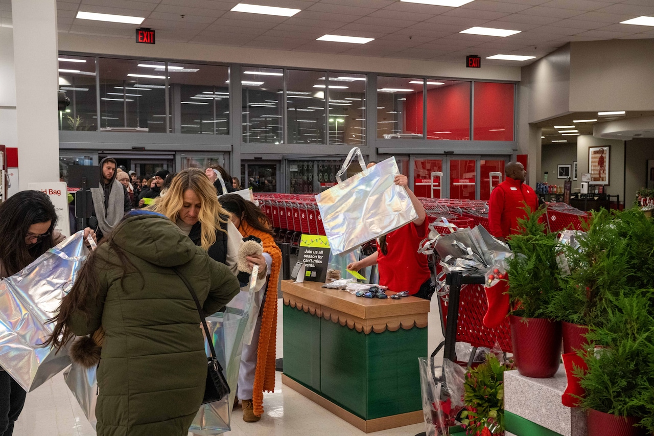 Staten Island Black Friday shopping 2025