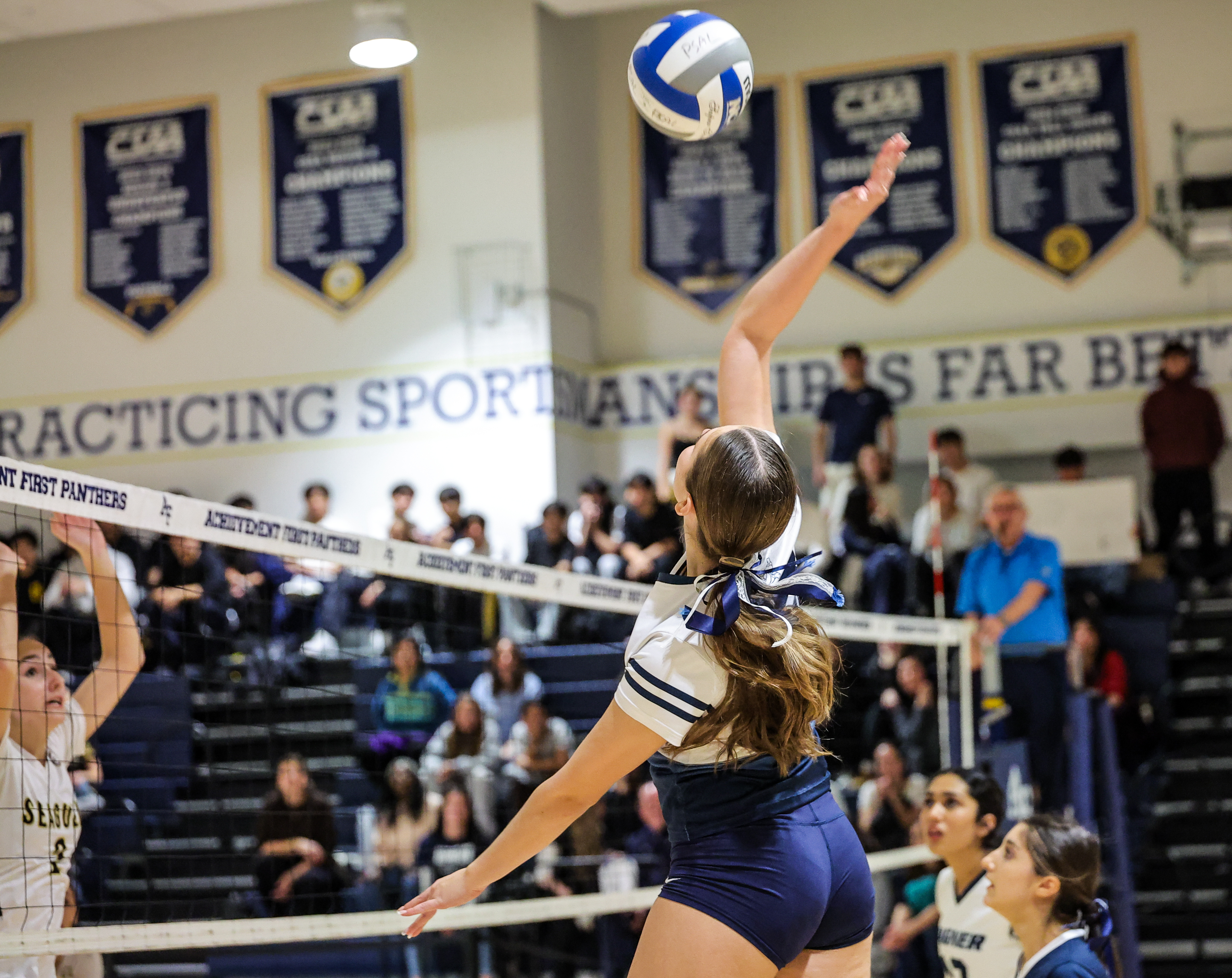 Staten Island HS girls’ volleyball: Susan Wagner beats MSIT to earn spot in PSAL city final, at Achievement First HS, in Brooklyn, on Wed. Nov. 19, 2025. (Kara Buzga for the Advance.SILive.com)