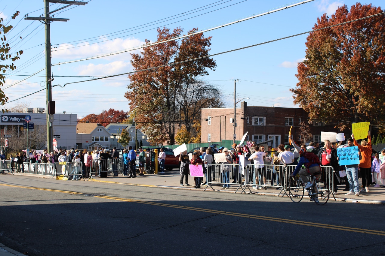 Staten Island protesters rally for detained asylum seeker outside Malliotakis office