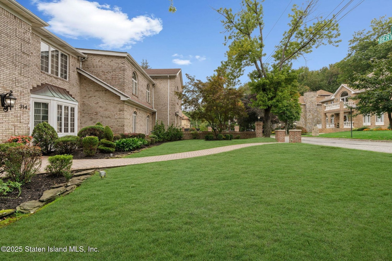 314 Bertram Avenue, Annadale