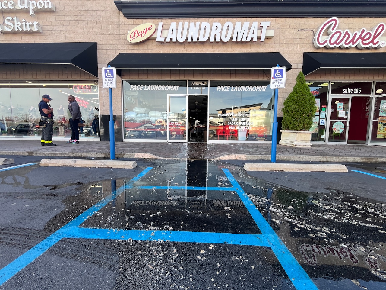 FDNY responds to fire at laundromat in Richmond Valley