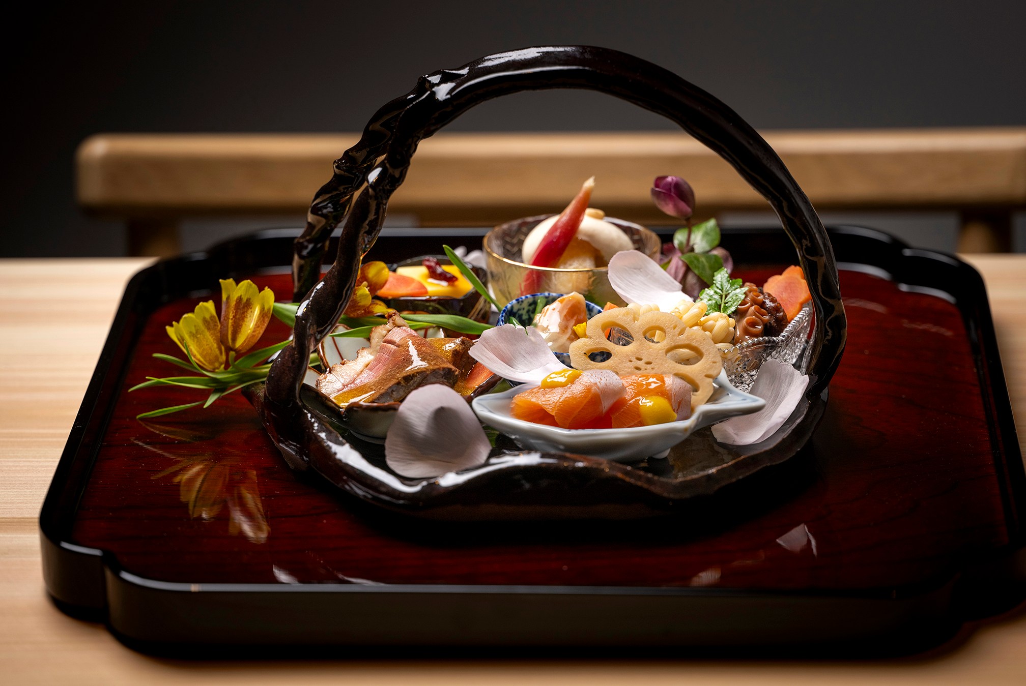 Seasonal display of early bites in the hassun course.