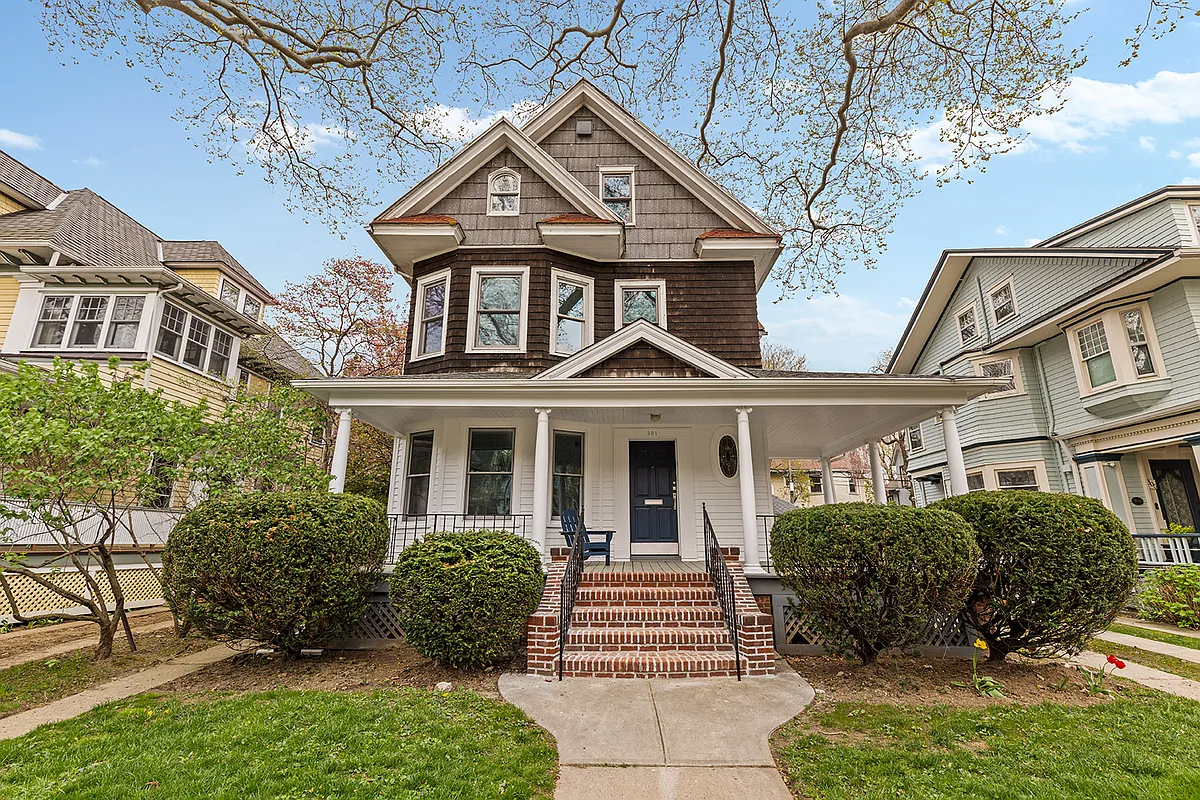 brooklyn - standalone house with porch
