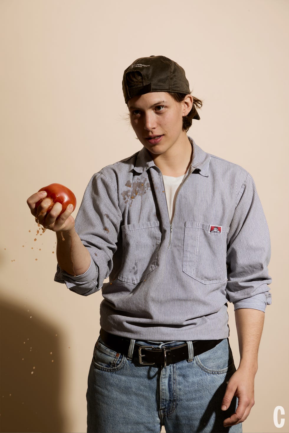 chef squeezing tomato