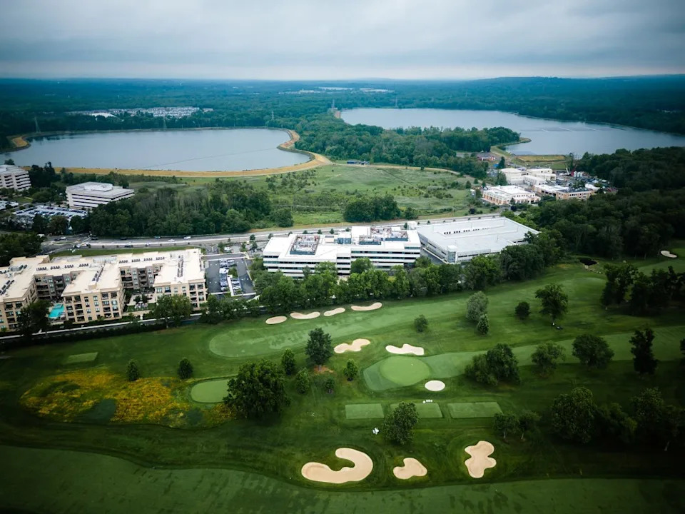 Short Hills, situated within Millburn in Essex County, is just a 40-minute drive from midtown Manhattan, and is a popular commuter suburb for financiers and other white-collar professionals with young families. Jin – stock.adobe.com