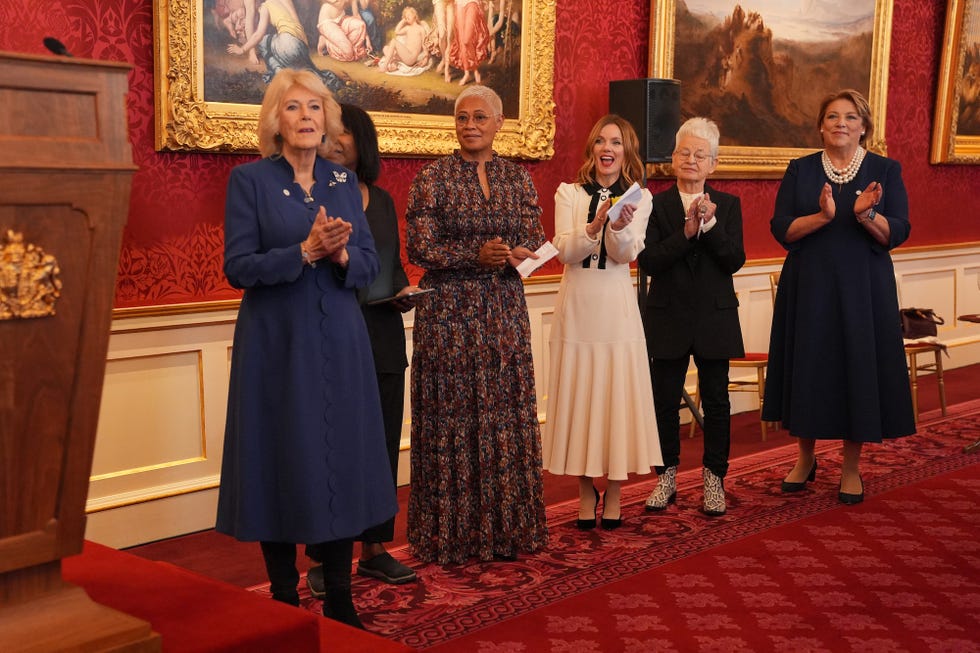 london, england november 20: (left to right) queen camilla, joan armatrading, monica galletti, royal commonwealth society ambassador geri halliwell horner, dame jacqueline wilson and janet cooper, chair of the royal commonwealth society, during a reception to celebrate the winners of the queen's commonwealth essay competition at st james's palace on november 20, 2025 in london, england. (photo by yui mok wpa pool/getty images)