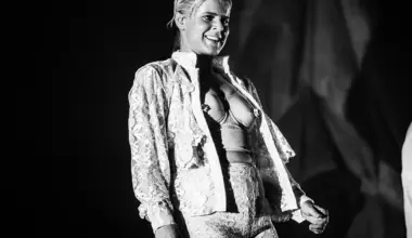 Robyn announces NYE show at Brooklyn Paramount