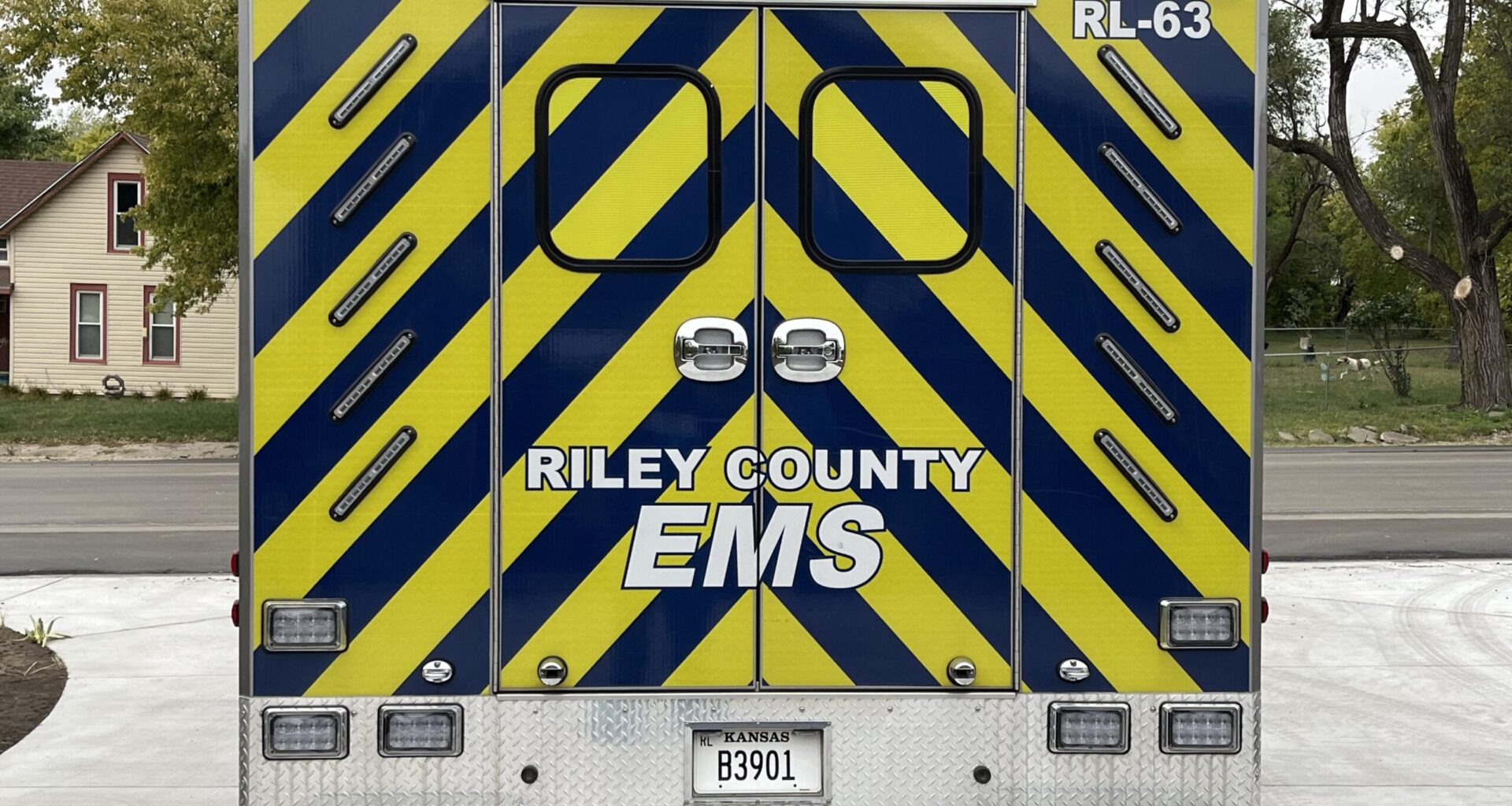 One hospitalized after two-vehicle crash in Manhattan