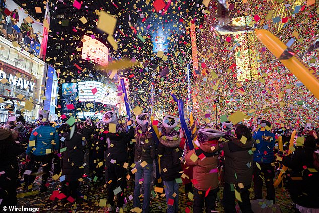 Crowds gather in Times Square for the annual New Year¿s Eve ball drop