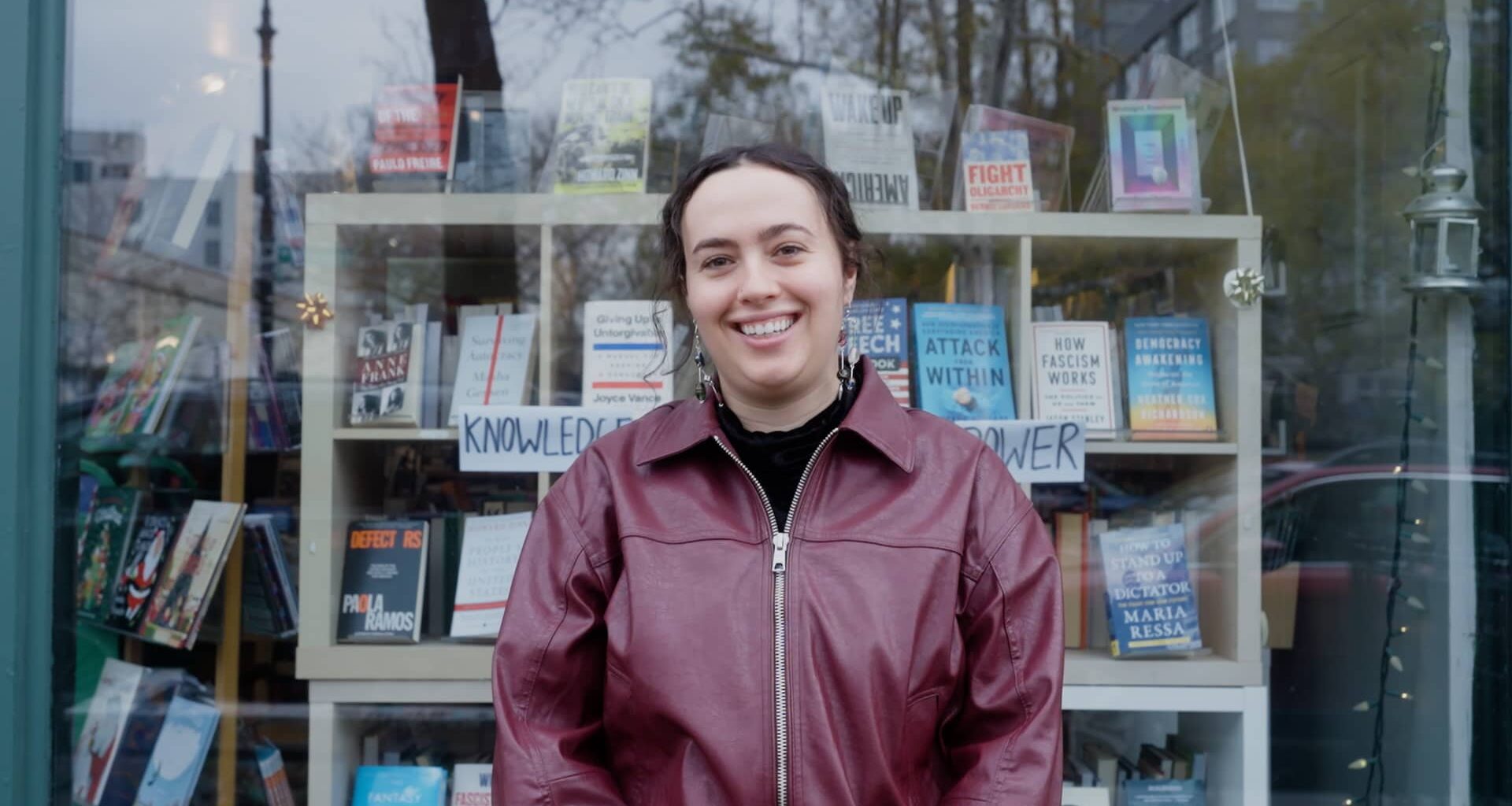 26-year-old works at a bookstore and lives on $53,000 a year in NYC