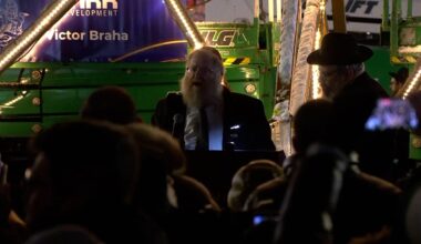 Video. Solidarity at New York Hanukkah lighting after Bondi Beach attack