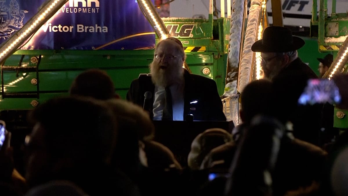 Video. Solidarity at New York Hanukkah lighting after Bondi Beach attack