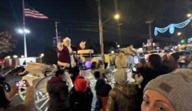 Forest Avenue stroll marks 20 years of holiday cheer