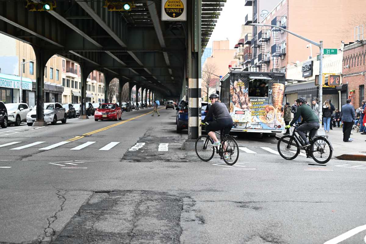 Judge orders DOT to halt plan for protected bike lane on 31st Street in Astoria – QNS