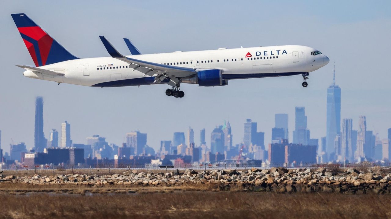 4 Long Islanders accused in alleged JFK Airport bribery, money laundering scheme