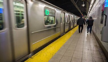 58-year-old man pushed onto subway tracks in Manhattan: NYPD