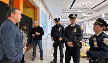 The NYPD vist to the Staten Island Mall during the holiday season