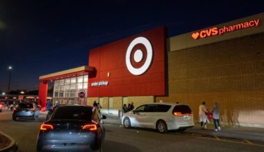 2 pedestrians hurt in SUV crash at Target in Valley Stream, officials say