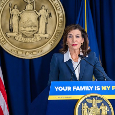 Hochul signs watered down AI regs, but lawmakers still got some wins