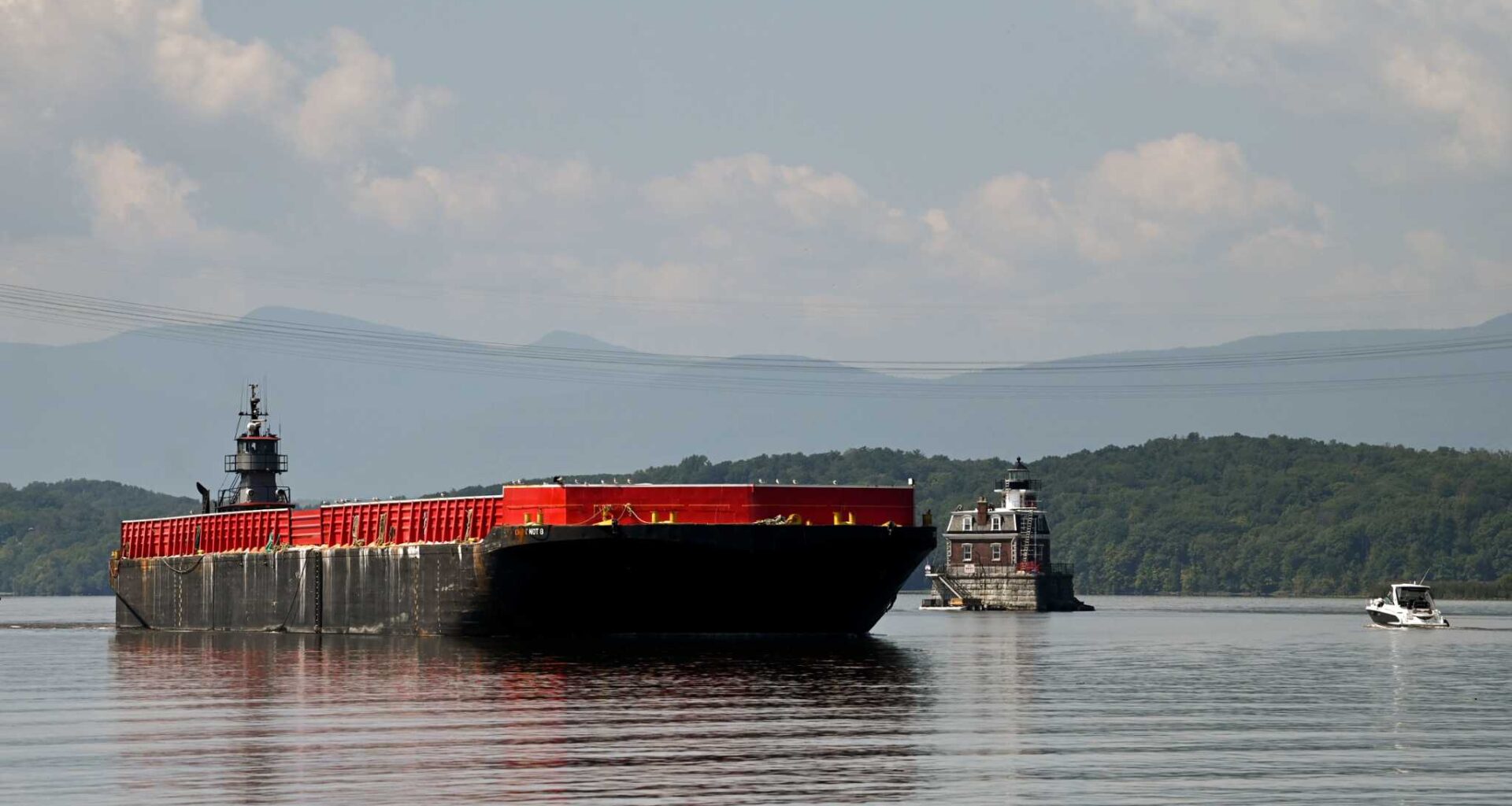 New barge anchorages banned on Hudson River