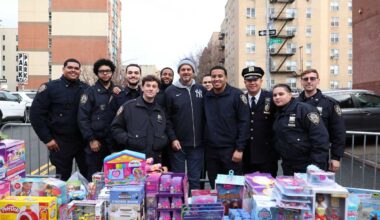 Yankees, NYPD and Food Bank for New York City hold fourth annual ‘pop-up’ food and toy distribution at 44th Precinct – Bronx Times