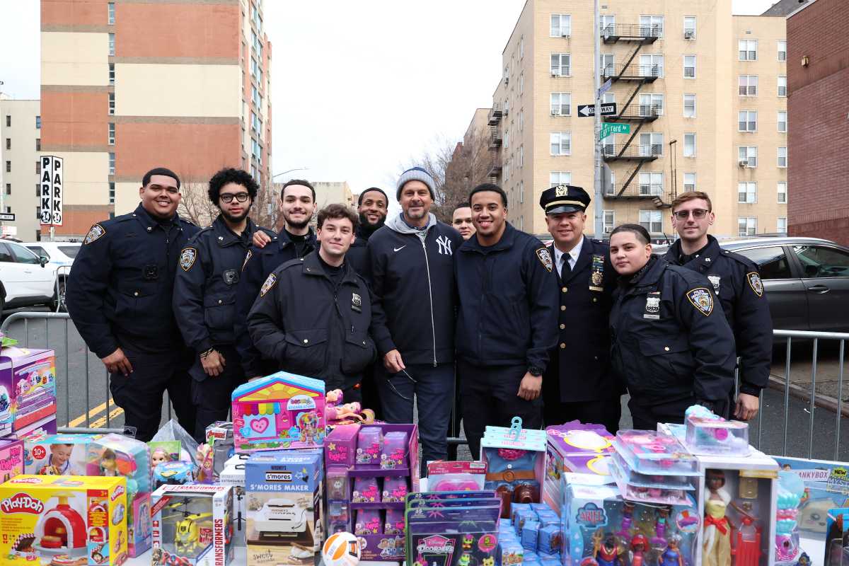 Yankees, NYPD and Food Bank for New York City hold fourth annual ‘pop-up’ food and toy distribution at 44th Precinct – Bronx Times