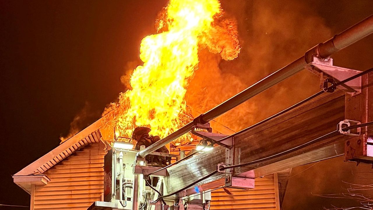 Fires in Valley Stream, Plainview displace 6