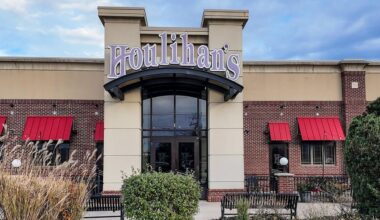 Last Houlihan's on Long Island to close