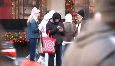 Holiday shoppers out looking for last-minute gifts before Christmas in NY, NJ