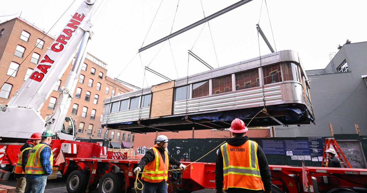 Watch Williamsburg’s Wythe Diner Lifted to the Navy Yard