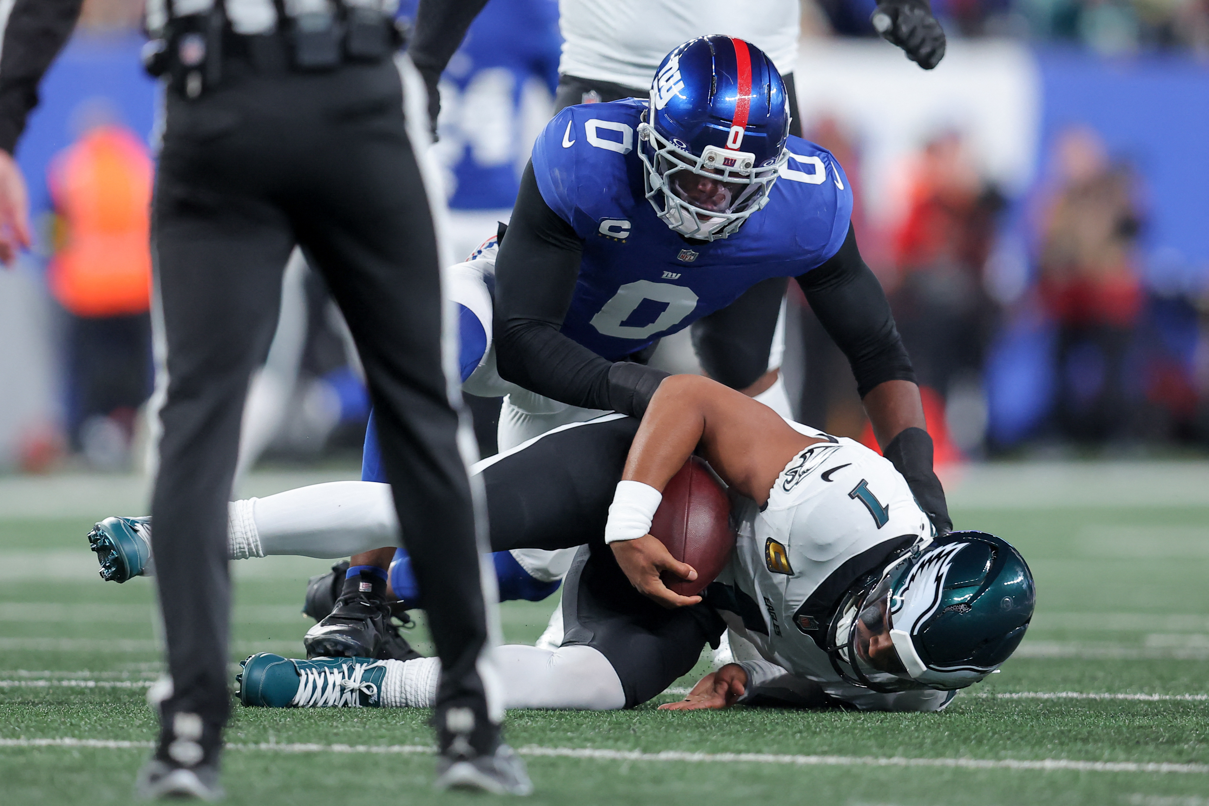 Brian Burns sack Jalen Hurts Giants Eagles TNF Week 6