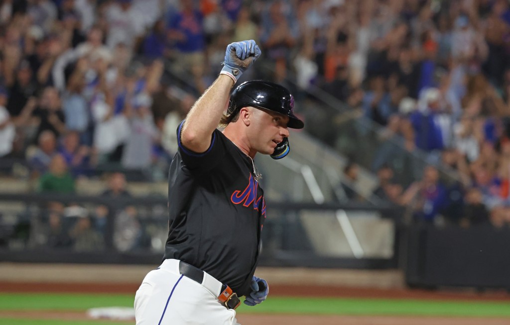 New York Mets first base Pete Alonso (20) rounds the bases on his two-run home run during the second inning when the New York Mets played the Miami Marlins Friday, August 29, 2025 at Citi Field in Queens, NY. 