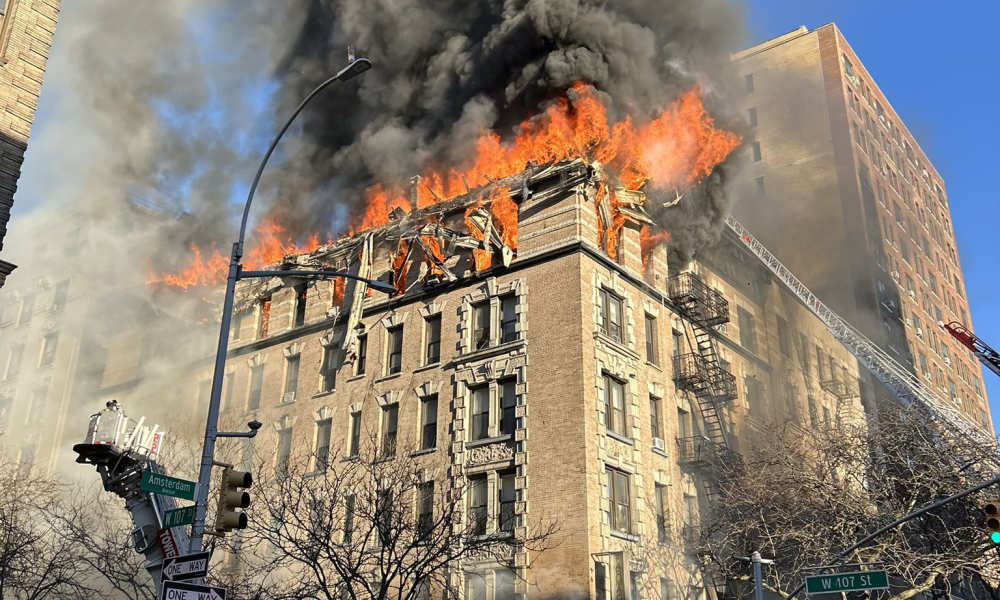 6 injured in apartment building fire in Manhattan