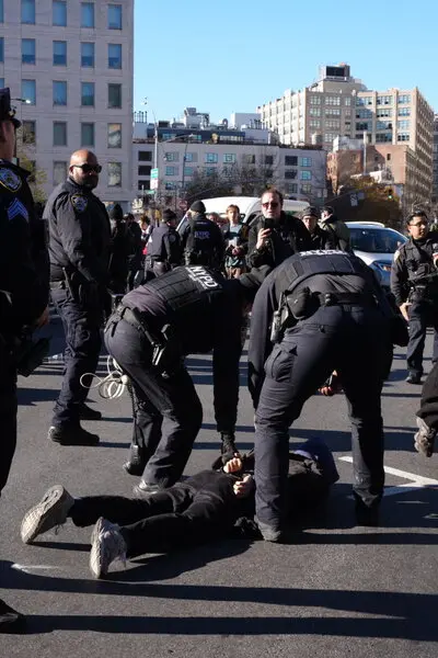 Protesters Arrested After Trying to Block a Possible ICE Raid