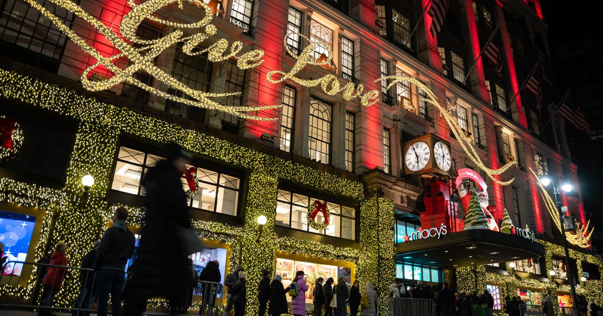 Woman charged in unprovoked attack on tourist changing baby's diaper in NYC department store :: WRAL.com