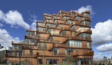 Large Queens Quay waterfront condo sells for $200,000 under asking