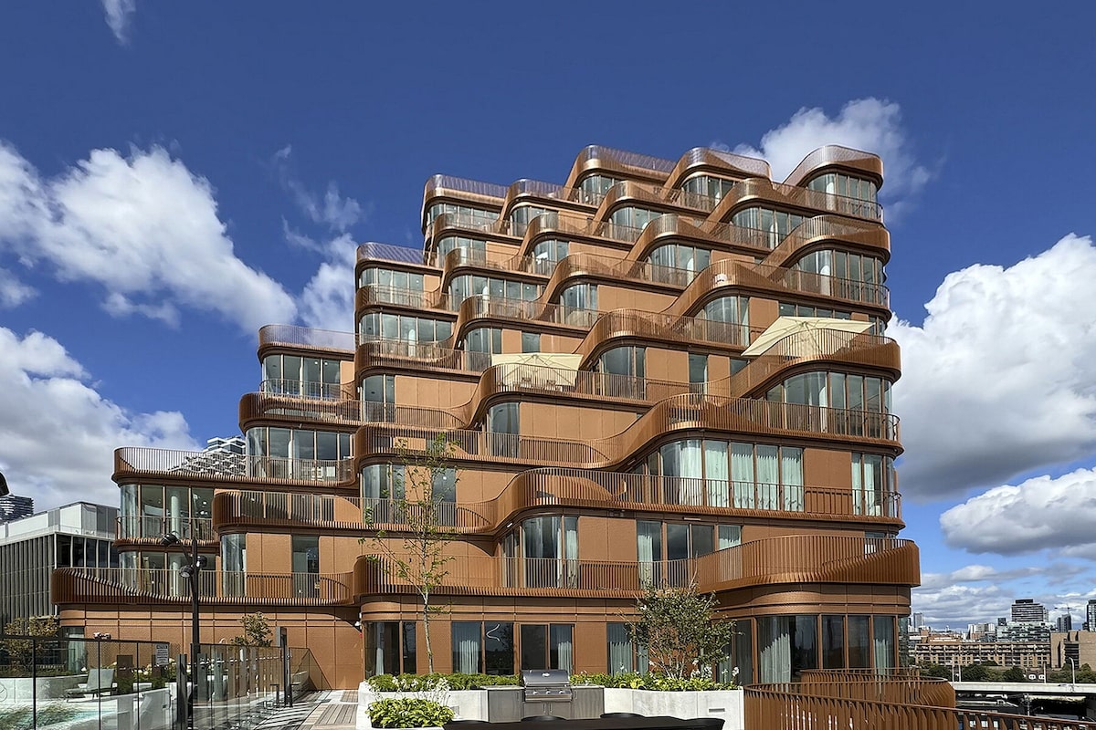 Large Queens Quay waterfront condo sells for $200,000 under asking