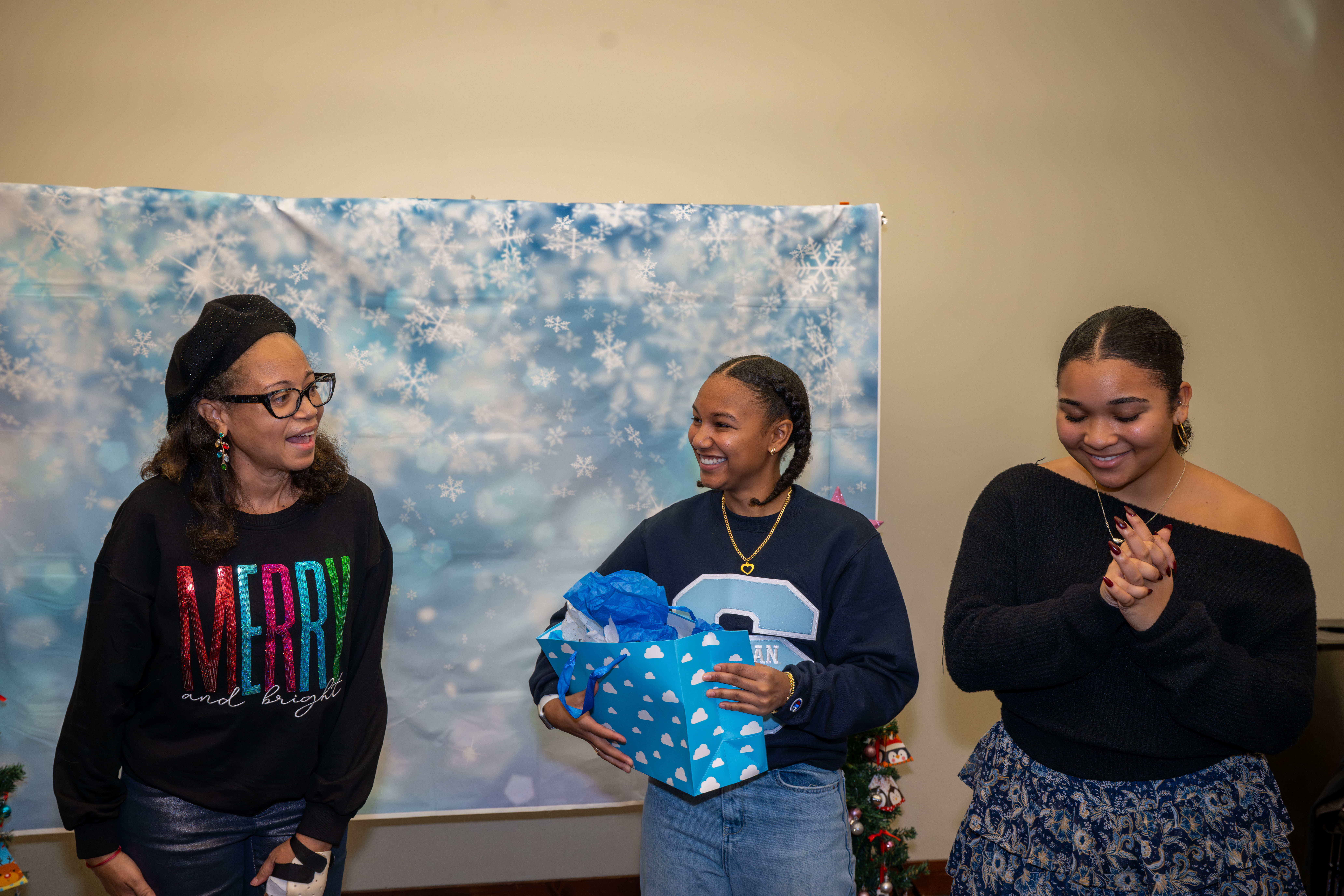 Kamora Freelend, the youngest African-American female pilot to earn her private license, and student pilot Sophie Robinson speak to middle school students at a meeting of Jack and Jill of America, Staten Island Tweens at the College of Staten Island in Willowbrook on Saturday, Dec. 20, 2025. (Owen Reiter for the Advance/SILive.com)