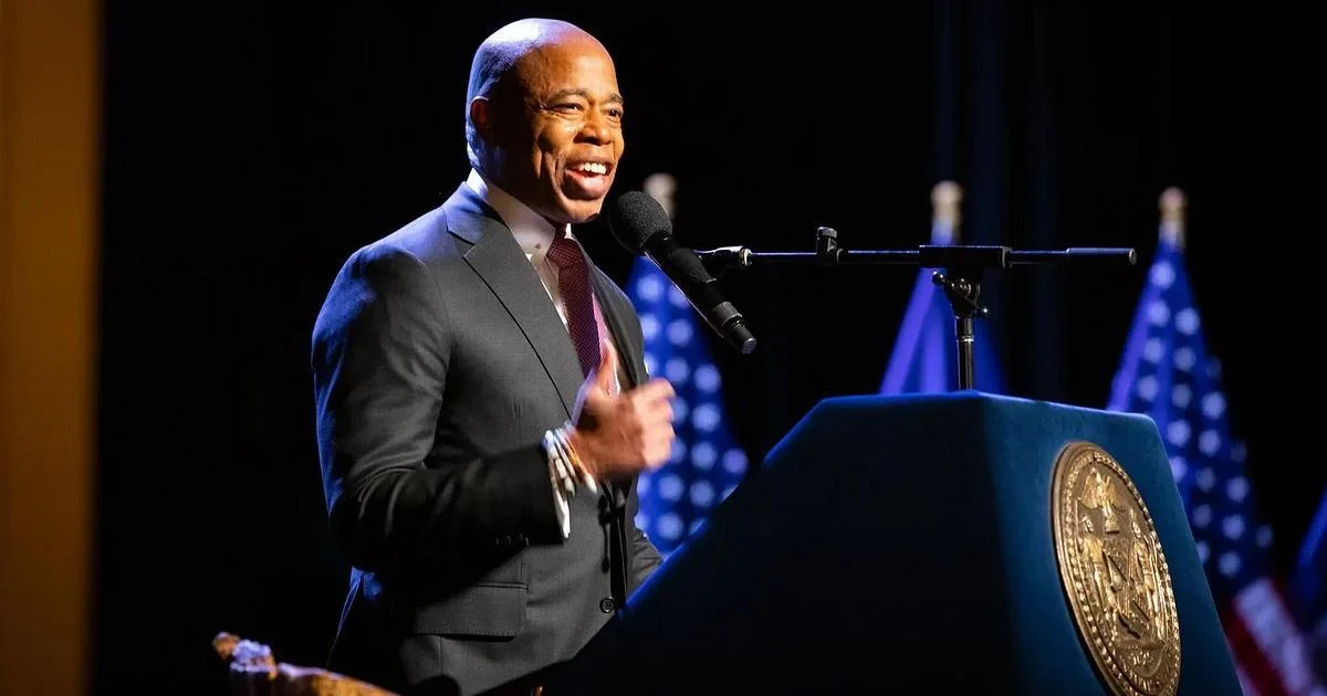 Outgoing NYC mayor orders agencies to use translation apps | New York